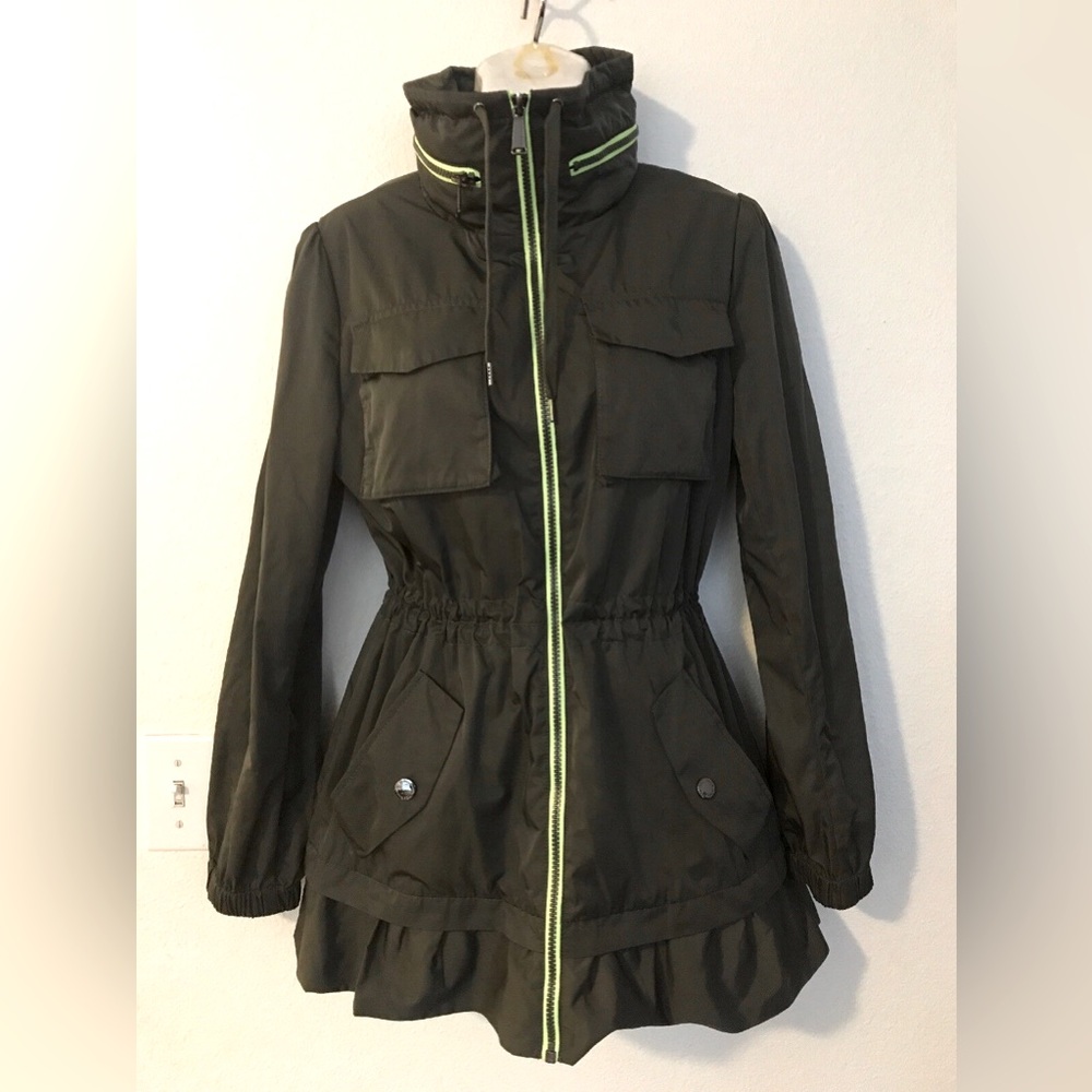 BCBG ENERATION hooded light ARMY GREEN rain coat jacket size M